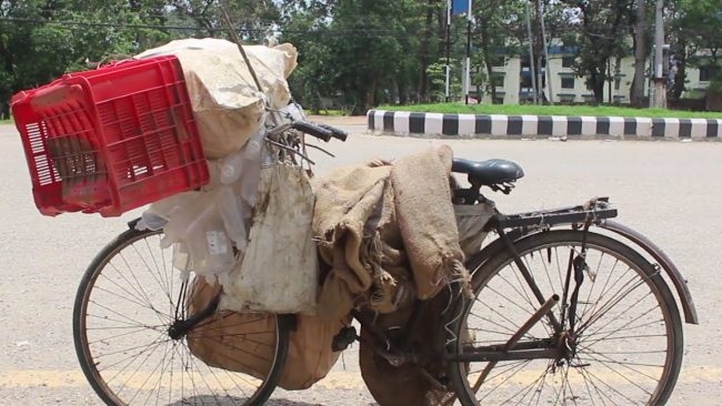 कवाडी सामान बेचेर छाक टार्नेलाई समस्या