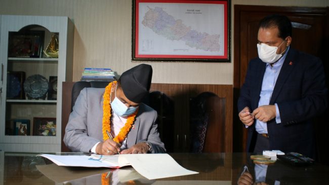 भौतिक पूर्वाधार मन्त्रीहुँदा हटाइएका महासेठ उपप्रधानमन्त्री भएर फर्किए ओली क्याविनेटमा