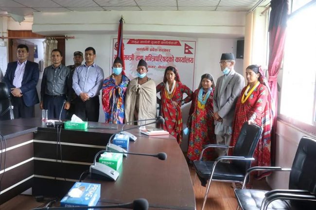 मुख्यमन्त्रीलाई भेटेर राउटेले भनेः खाद्यन्न सहयोग चाहियो