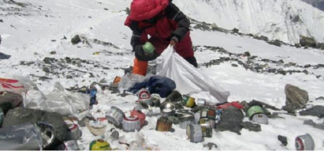 सेनाको अगुवाइमा हिमालबाट २८ हजार किलो फोहर सङ्कलन