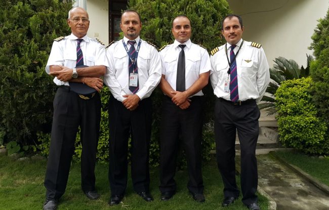 एक बुबा र तीनै छोरा पाइलट, एकै ककपिटमा