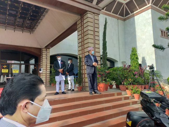 सांसदहरु स्वतन्त्र छन्, विश्वासको मतपछि एमाले एकता अघि बढ्छः वामदेव गौतम