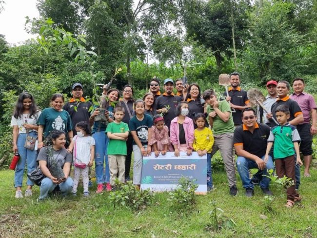रोटरी क्लब अफ काठमाडौं हाइटद्वारा फलफुल जङगलको अवधारणसहित बृक्षरोपण