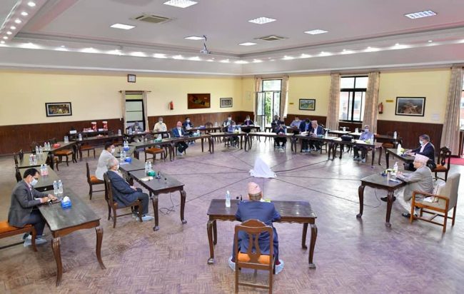 सर्वोच्चको फैसला कार्यान्वयन गर्ने एमालेको निर्णय