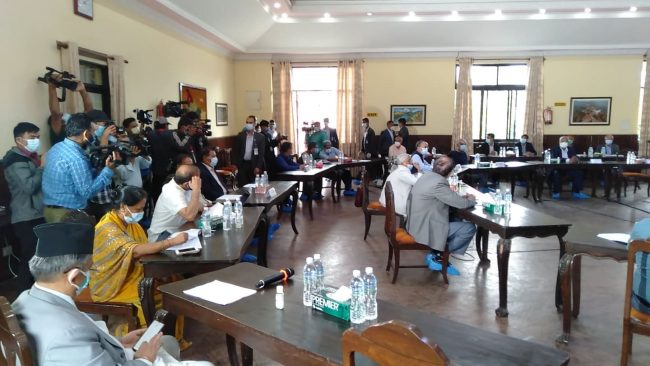 काँग्रेस पदाधिकारी बैठक बालुवाटारमा जारी