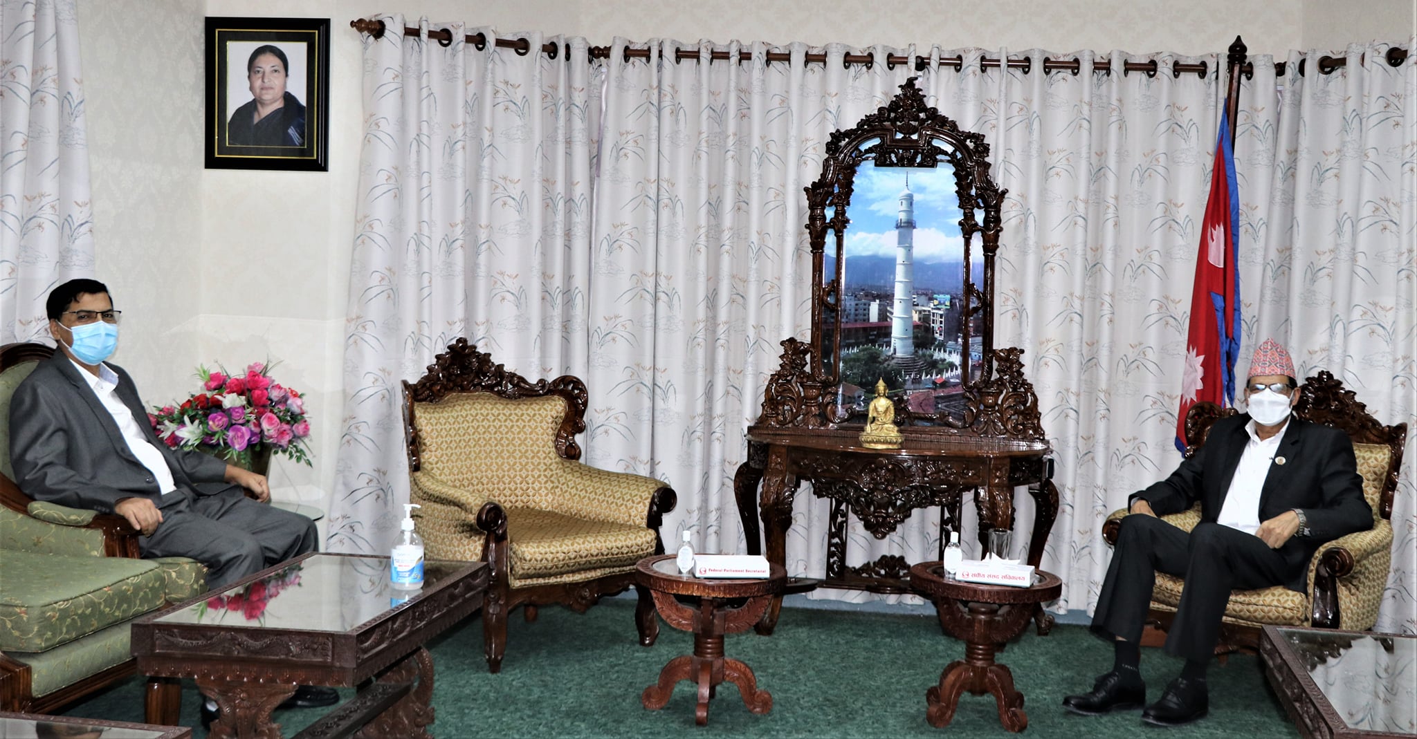 सभामुख सापकोटा र अर्थमन्त्री शर्मा छलफल