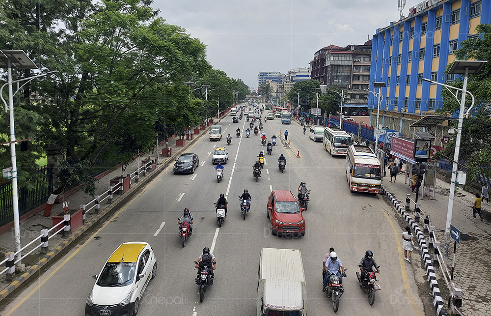 जोरविजोर हटेपछि काठमाडौंको दृष्य (फाेटाेफिचर)