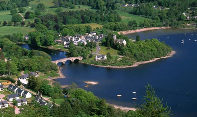 भूतको डरले एउटा फ्ल्याटको मूल्यमा पूरै गाउँ बेचिँदै