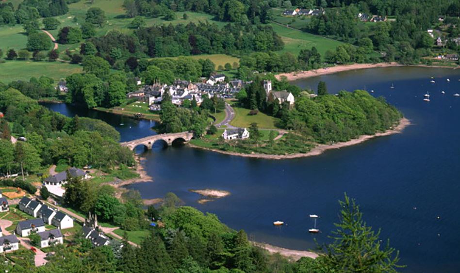 भूतको डरले एउटा फ्ल्याटको मूल्यमा पूरै गाउँ बेचिँदै