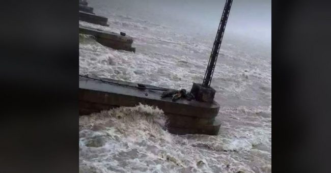 कोशी नदीको बहाव खरताको विन्दुमा, ब्यारेजका २३ ढोका खोलियो