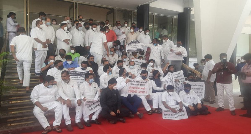 भारतको महाराष्ट्रमा संसद भवनभित्र कुटाकुट, भाजपाका १२ सांसद १ वर्षका लागि निलम्बित