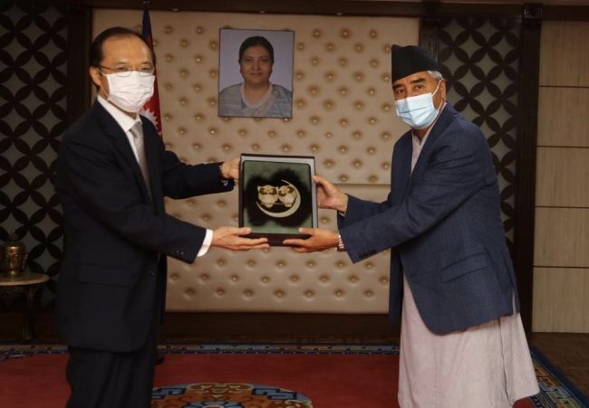 जापानी राजदूतले भेटे प्रधानमन्त्री देउवालाई, १६ लाख डोज खोप छिटै आउने