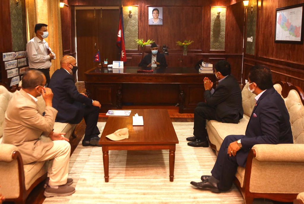 प्रधानमन्त्री देउवासँग उद्योग वाणिज्य महासंघका पदाधिकारीको भेट