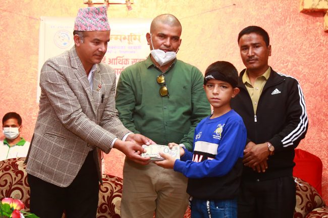 बोनम्यारो रोगबाट पीडित बालकलाई सहयोग