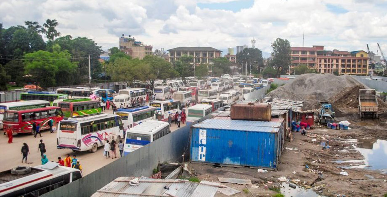 बसपार्क बन्द हुँदा यात्रु समस्यामा