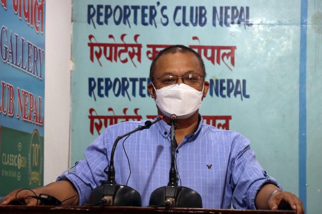 तेस्रो भेरियन्टबाट १८ वर्ष मुनिका र खोप नपाएका प्रभावित हुने डा. राजभण्डारीको जिकिर