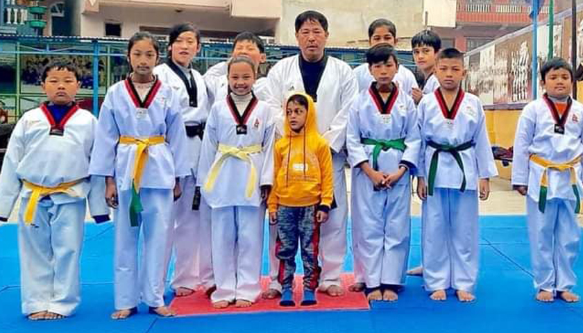 एमिललाई तीन स्वर्ण