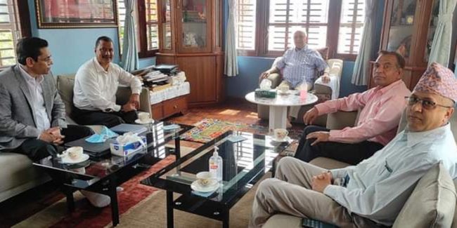 एमाले अध्यक्ष ओली र नेकपा महासचिव विप्लवबीच भेटवार्ता