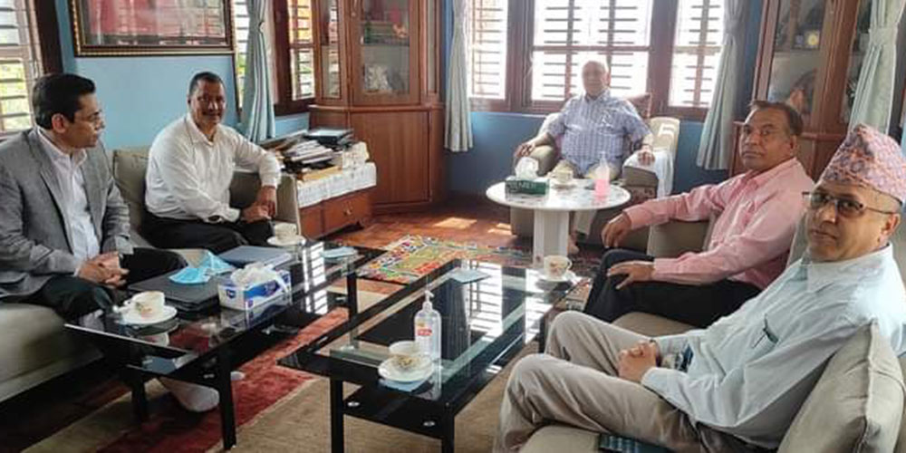 एमाले अध्यक्ष ओली र नेकपा महासचिव विप्लवबीच भेटवार्ता