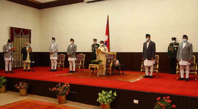 गण्डकी र लुम्बिनीका प्रदेश प्रमुखद्वारा शपथ ग्रहण