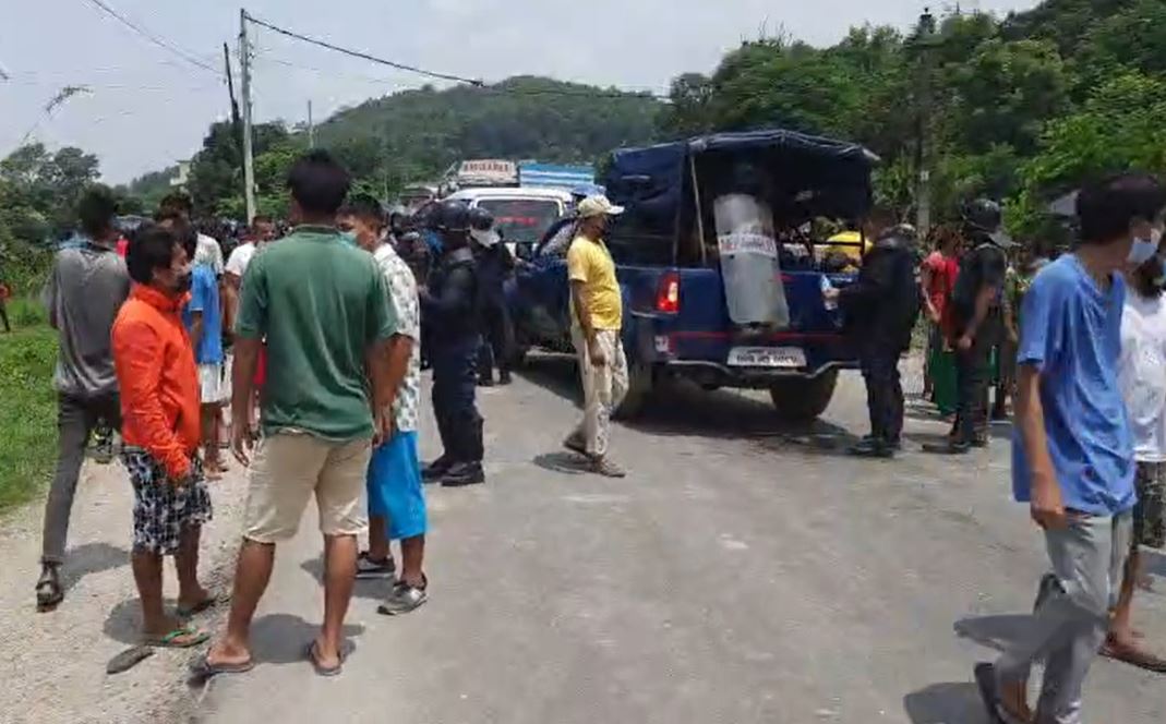 सुजिताको न्यायका लागि पूर्वपश्चिम राजमार्ग अवरुद्ध, झुरझुरेमा तनाव