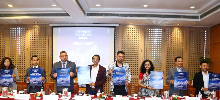 विश्वकै अग्लो उचाईमा फेशन शो हुँदै