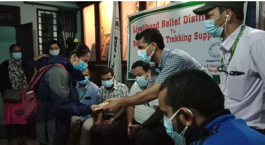 टानद्वारा पदयात्राका विपन्न मजदुरहरुलाई आर्थिक सहयोग