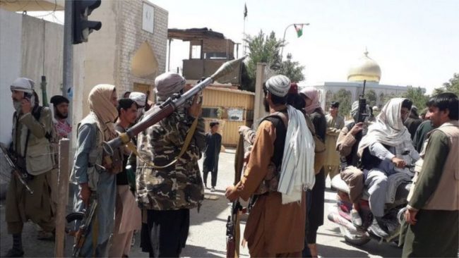 तालिबान लडाकुहरू अफगानिस्तानको राजधानी काबुल नजिक