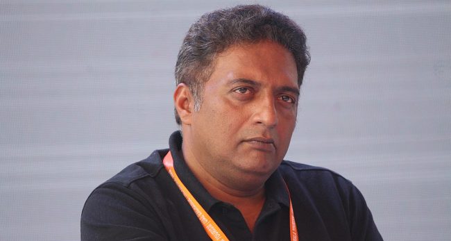 अभिनेता प्रकाश राजले फेरि बिहे गरे, ओठमै किस गरेको फोटो शेयर गरे