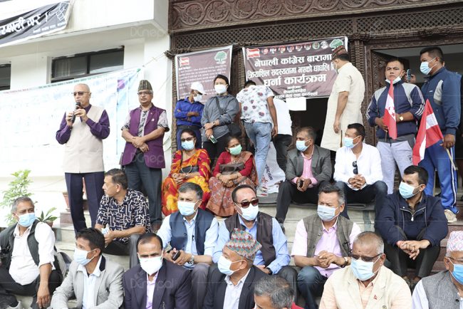नेपाली कांग्रेसका जिल्ला सभापतिद्वारा पार्टी कार्यालय सानेपामा धर्ना (फोटोफिचर)
