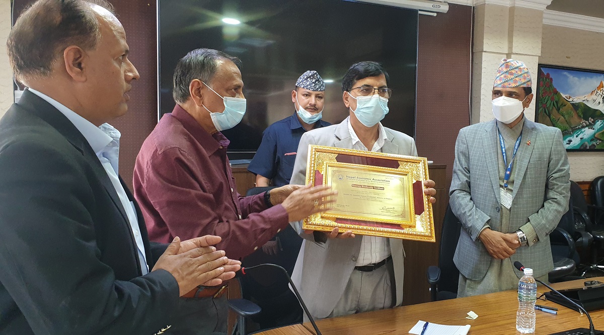 अर्थतन्त्र हाक्न अर्थ मन्त्रालय र सरकार मात्र पर्याप्त हुँदैनः अर्थमन्त्री