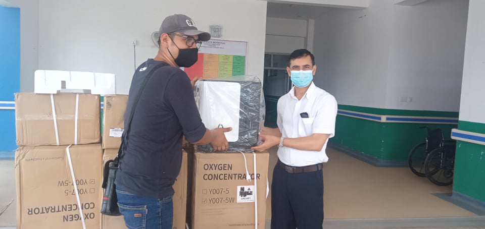 सामाजसेवी कठायतद्वारा कर्णाली प्रदेशलाई ४० थान अक्सिजन कन्सनट्रेटर सहयोग