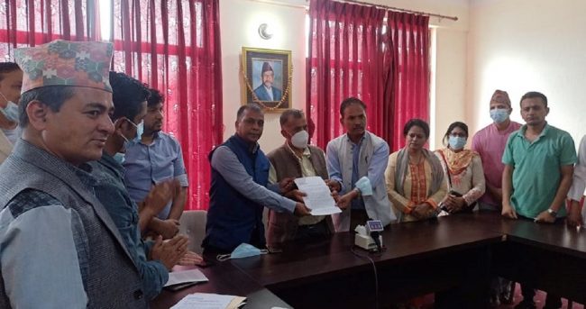 महाधिवेशन सुनिश्चित गर्न माग गर्दै काँग्रेस युवा नेताहरुद्वारा ज्ञापन पत्र