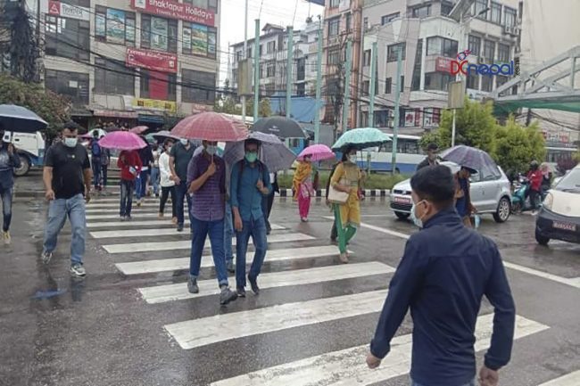 लगातारकाे झरीले  काठमाडाैंकाे जनजीवन प्रभावित (फाेटाेफिचर)