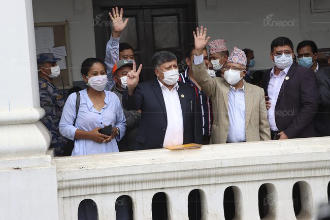 निर्वाचन आयोगले दियो दुवै पार्टीलाई दर्ता प्रमाणपत्र