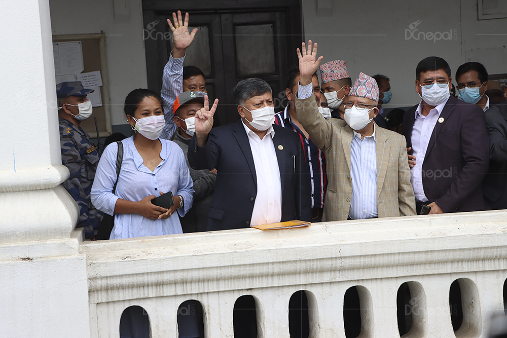 निर्वाचन आयोगले दियो दुवै पार्टीलाई दर्ता प्रमाणपत्र