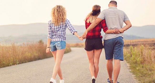 बिहेको केही दिनअघि ब्वायफ्रेण्डले दिए धोका, ब्वायफ्रेण्ड र बेस्ट फ्रेण्डसँग यसरी लिइन् बदला