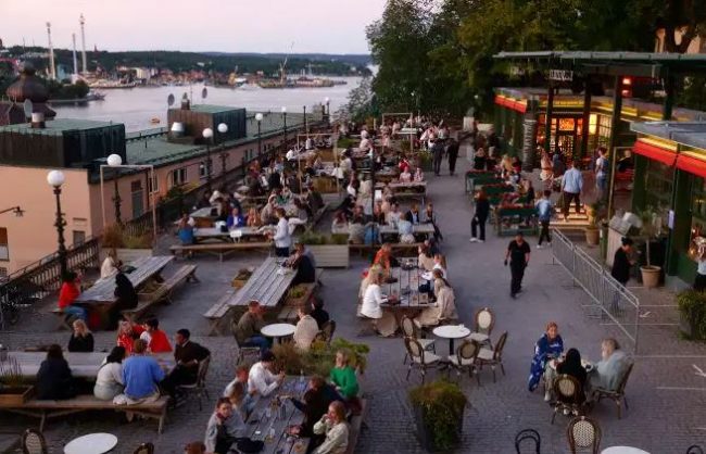 लकडाउन नगरेको, ‘मास्क फ्रि’ घोषित भइसकेको देशमा दैनिक कोरोना मृत्यु शुन्यमा झर्दै