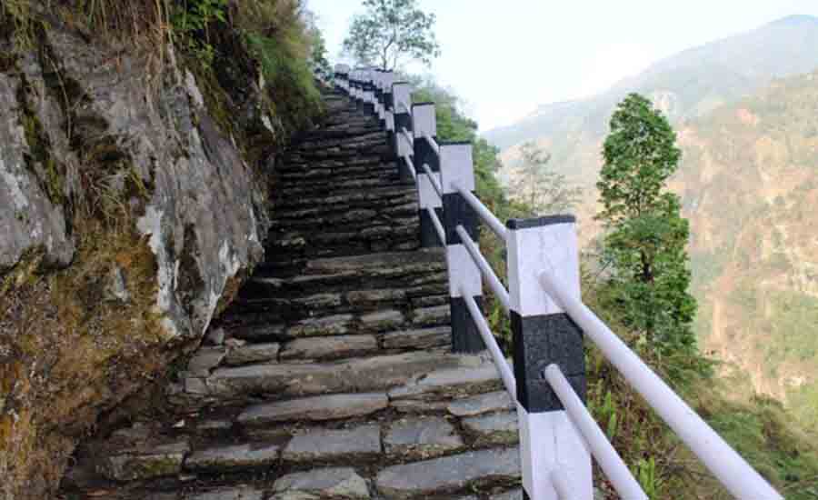 चण्डेश्वरीदेखि गोसाईँस्थानसम्म पर्यटकीय पदमार्ग निर्माण शुरु