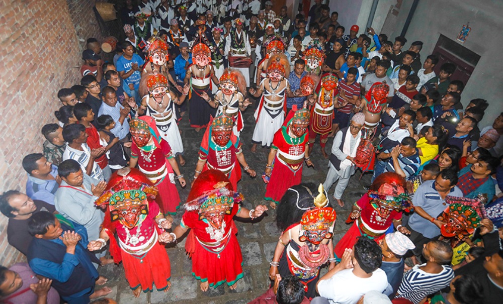 कोरोनाको कहरः नीलबाराही नाच राति मात्र सञ्चालन