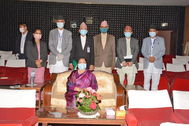 राजाको दरबारमा राष्ट्रपतिको साढे २ घण्टा, हेर्नुहोस् १२ तस्वीरहरु