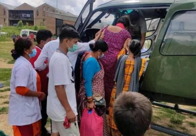 दुर्गमको सहारा हवाइ उद्धार : अछामका ११ गर्भवतीको निःशुल्क हवाइ उद्धार