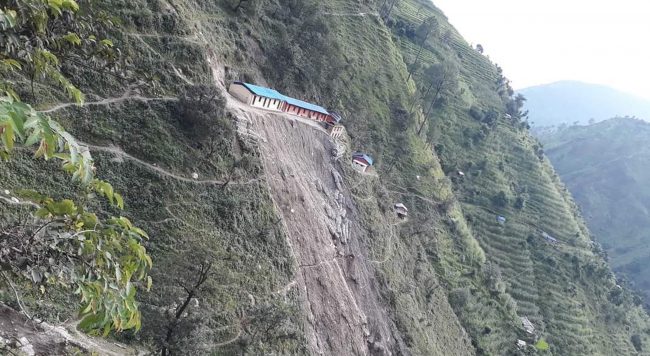 पहिराले विद्यालय भवन जोखिममा
