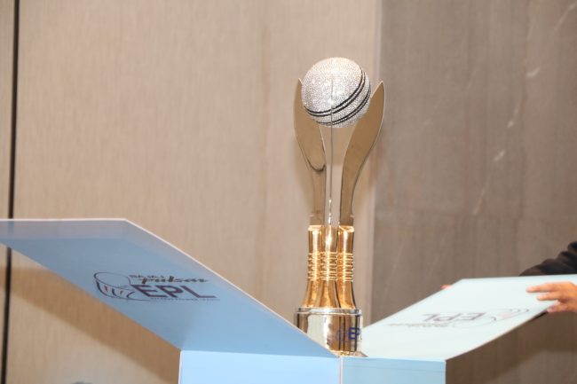 एभरेष्ट प्रिमियर लिगको ट्रफी सार्वजनिक