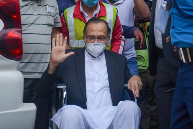 झलनाथका दुःखः दिल्ली जाँदा एमाले, फर्किंदा समाजवादी