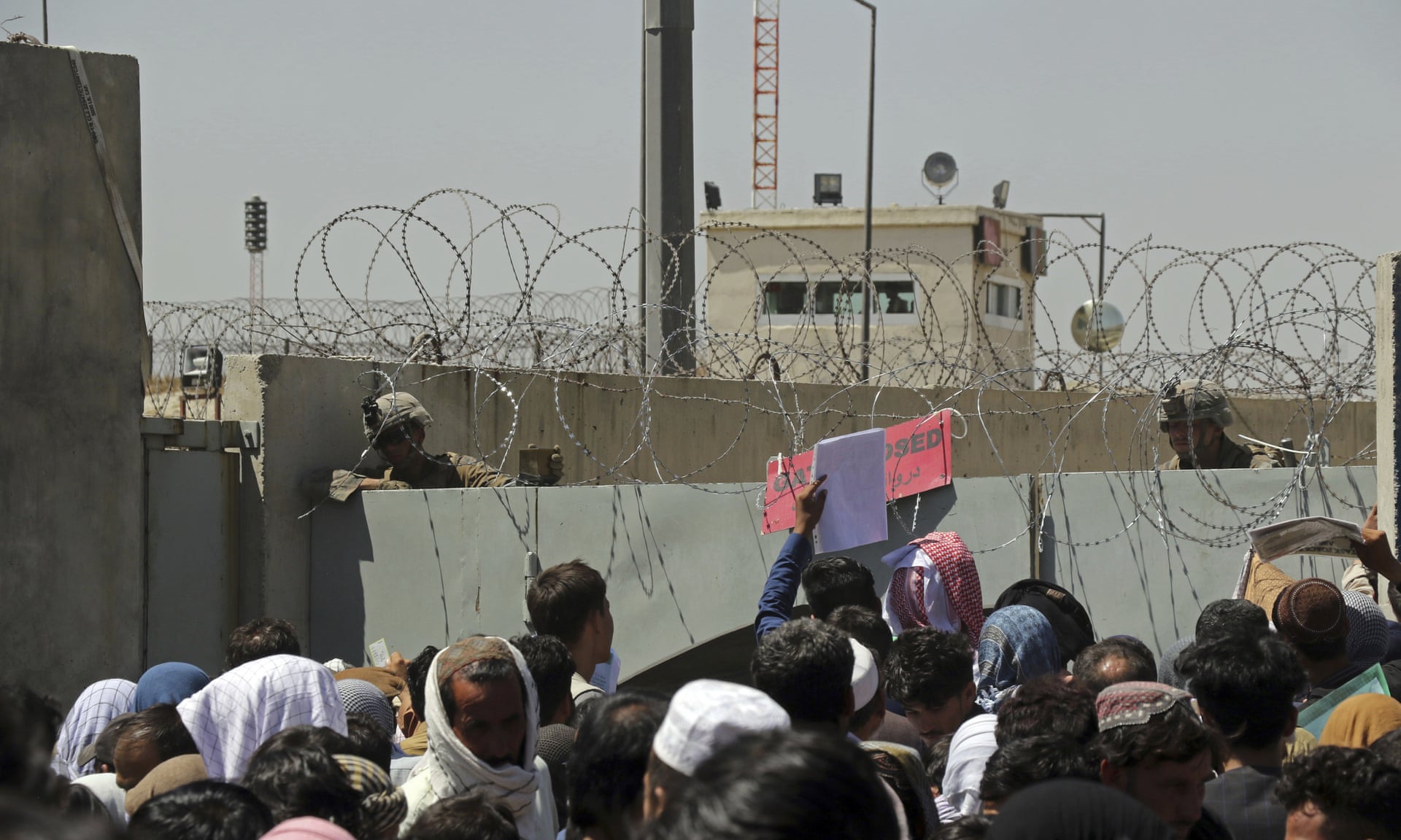 काबुल अन्तर्राष्ट्रिय विमानस्थलबाहिर विस्फोट