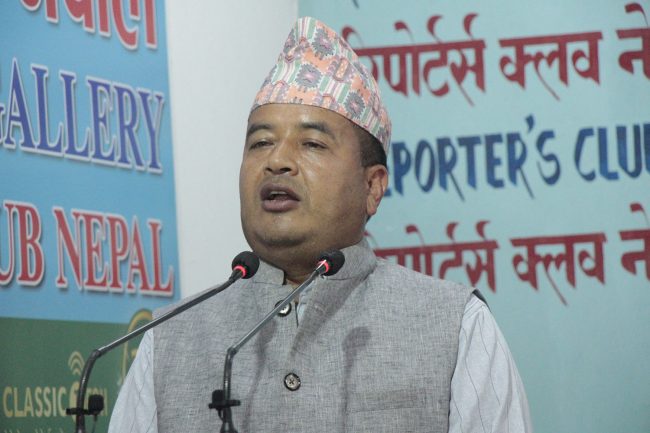 माधव नेपाल प्रचण्ड र देउवाको मल बन्न जानुभयोः महेश बस्नेत