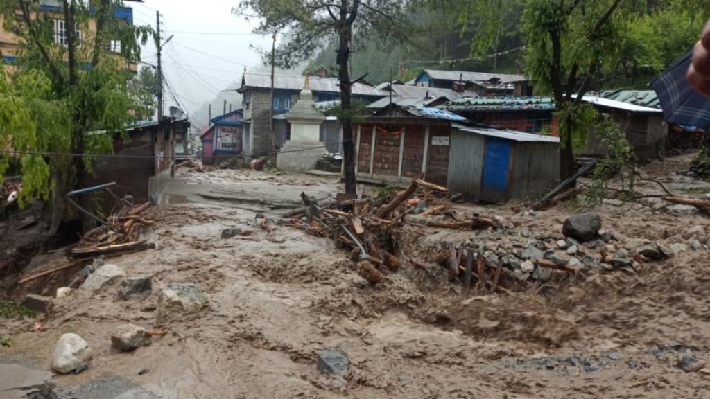सङ्कटग्रस्त मनाङ पुगेको निरीक्षण टोलीको निष्कर्ष : दीर्घकालीन समाधानको खाँचो