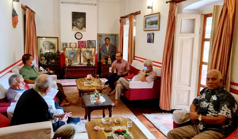 रणनीति तय गर्न वरिष्ठ नेता पौडेल समूहको बैठक चाक्सीबारीमा जारी