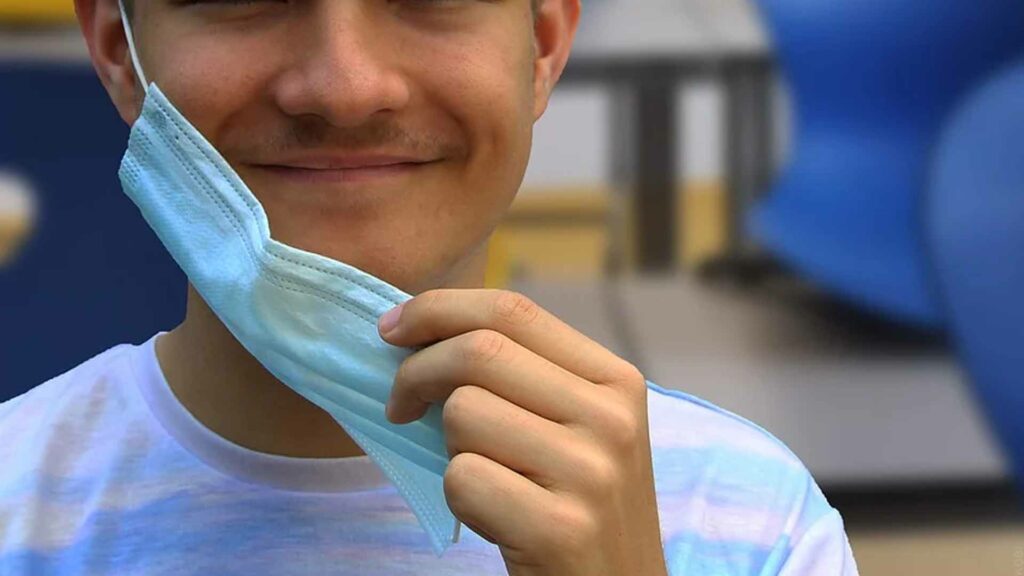 मास्क नलगाइ हिँडेका व्यक्तिलाई प्रहरीले पक्राउ गर्दा अचानक हृदयाघात भएर ढले